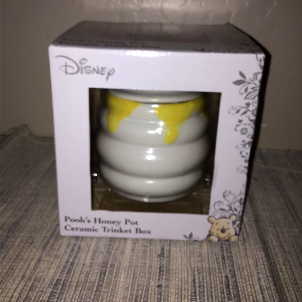 Pooh  hunny trinket